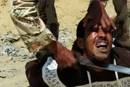 اعدام فجیع مرد مصری توسط جلاد داعش/ عکس