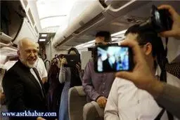 عکاسی شخصی از ظریف در هواپیما/عکس