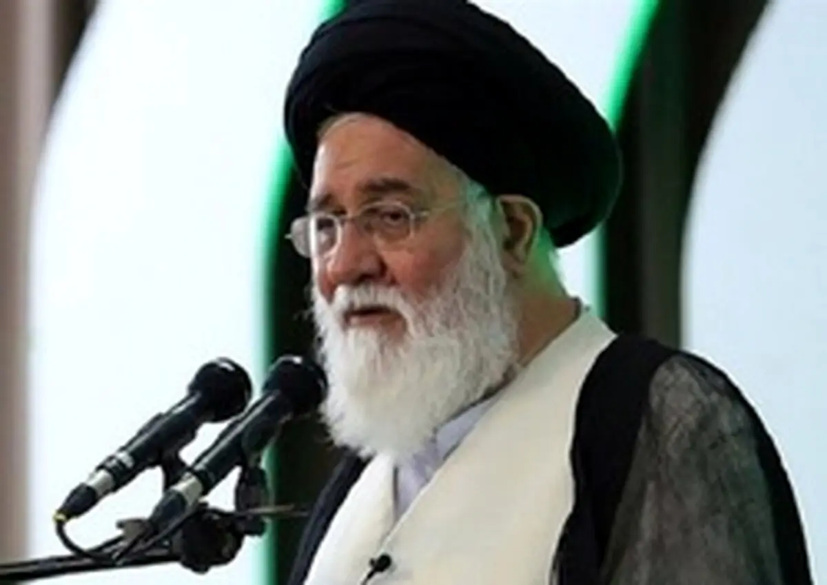 امام جمعه مشهد: معیار برای این زندگی، زندگیِ شمای مدیر نیست بلکه زندگی کارگر با حداقل دستمزد است.