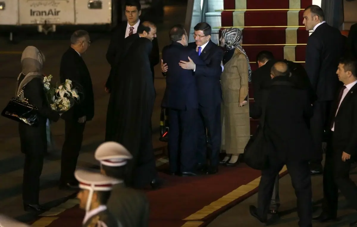 روبوسی وزیرارتباطات با داووداغلو/ عکس