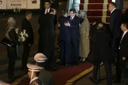 روبوسی وزیرارتباطات با داووداغلو/ عکس