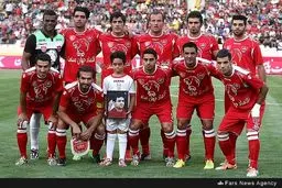 عکس یادگاری پسر مهدی‌ نفر با تیم پرسپولیس