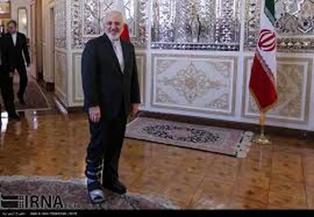 شوخی سیمانی ظریف با یک خبرنگار/عکس