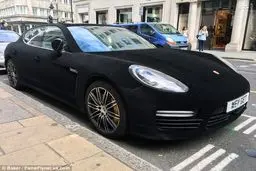 عکسی از یک پورشه خاص در خیابان های لندن