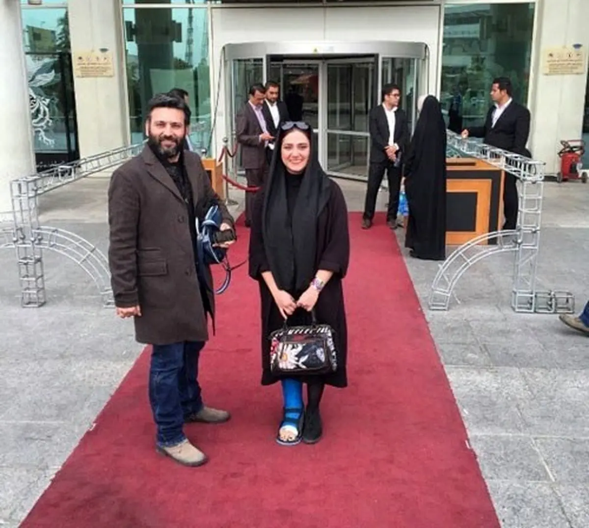 باران کوثری با پای شکسته در جشنواره فیلم فجر /عکس