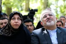 محمدجواد ظریف و همسرش در مزاسم رونمایی آثار فرشچیان /عکس