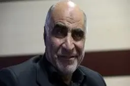 احمد کریمی اصفهانی: حجم دادوستدهای بازار یک دهم سال‌های گذشته است/ کرونا عذابی بود که آمد/ گرانفروشی نداریم اما باید ریشه احتکار را زد/ احتکار در وضعیت فعلی یعنی جنایت/ پیش‌بینی کردند، اوایل تیرماه وضعیت عادی می‌شود