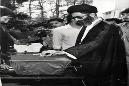 عکس / تصاویر قدیمی از رای دادن رهبر انقلاب در انتخابات ریاست جمهوری