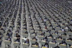 نظم چینی در امتحان مدارس/عکس