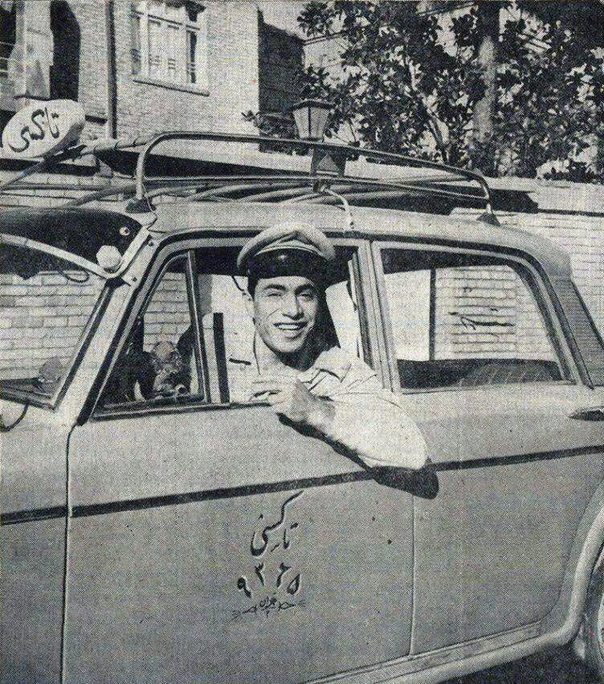 تصویری دیده نشده از تاکسی های شهر تهران در اواسط دهه ۴۰