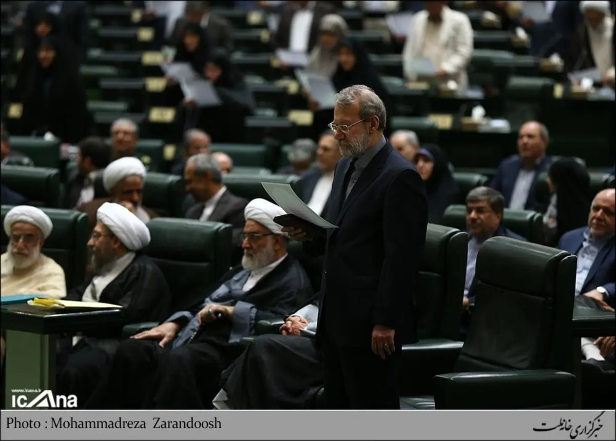 عکس خاص علی لاریجانی در مجلس/ عکس