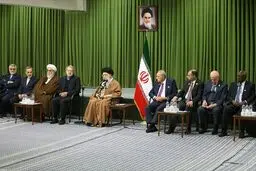 دیدار شرکت‌کنندگان کنفرانس اتحادیه بین‌المجالس با رهبر انقلاب/تصاویر