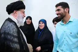 دیدار نویسنده و راوی کتاب فرنگیس با رهبرانقلاب /تصاویر