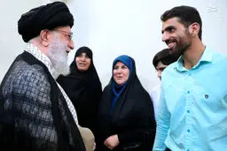 دیدار نویسنده و راوی کتاب فرنگیس با رهبرانقلاب /تصاویر
