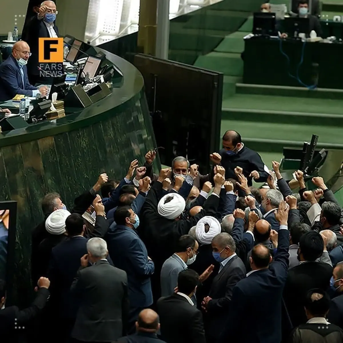 تصویری عجیب و باورنکردنی از صحن علنی امروز مجلس + عکس