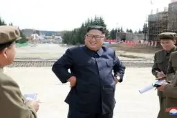 رهبر کره شمالی و همسرش در سرزمین پدری /عکس