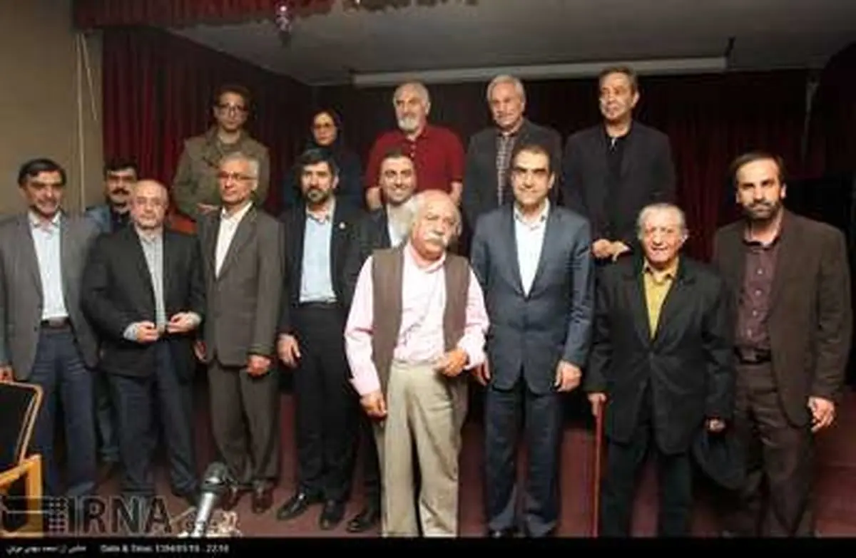 دیدار وزیر بهداشت با عزت‌الله انتظامی، ایرج راد، بهزاد فراهانی و دیگر اعضای هیات مدیره خانه تئاتر /گزارش تصویری