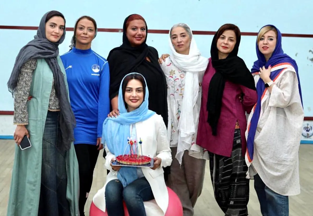 سورپرایز خانم بازیگر در زمین اسکواش/عکس