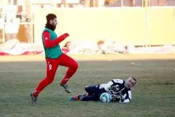 عکس/ دروازه بان اجباری پرسپولیس در تمرینات