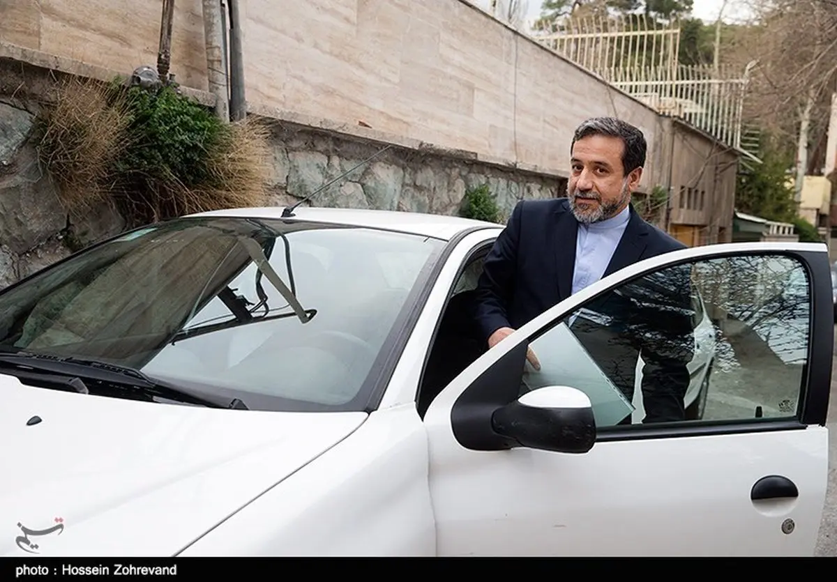 عراقچی چه ماشینی سوار می‌شود؟/ عکس