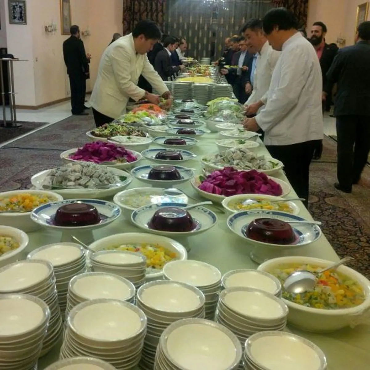 ضیافت شام ظریف در سفارت ایران در پکن/عکس