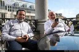 تلفن همراه ظریف در مذاکرات/عکس