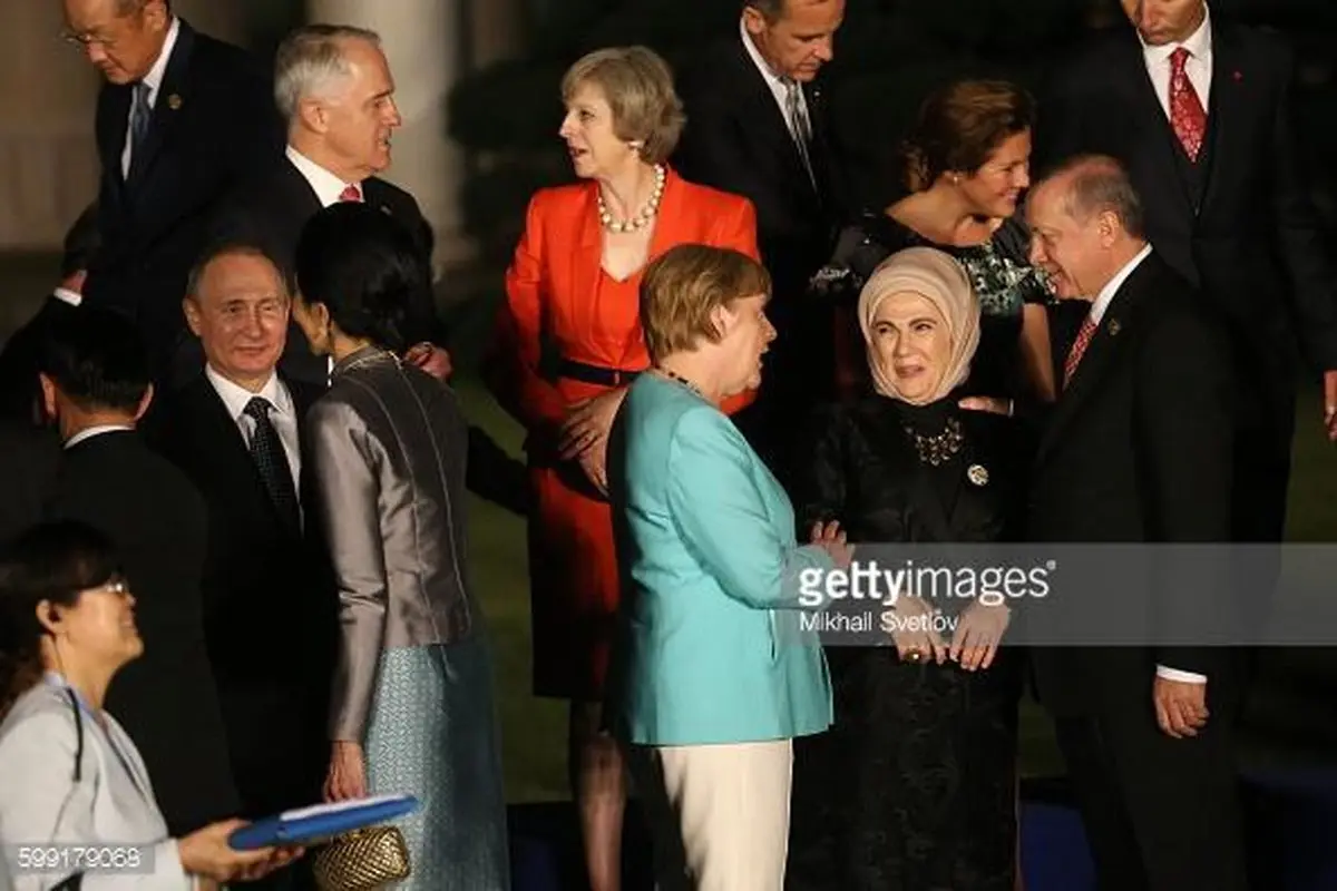 پوشش جالب همسر اردوغان در دیدارهای خانوادگی جی 20!/عکس