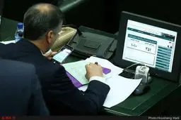 عکس گرفتن یک نماینده مجلس از رای خودش!