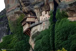 تصاویری دیدنی از صومعه هایی بر فراز صخره در یونان