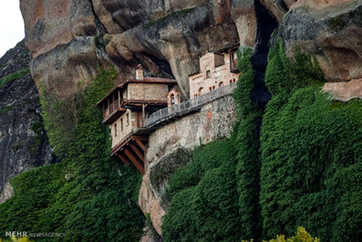 تصاویری دیدنی از صومعه هایی بر فراز صخره در یونان