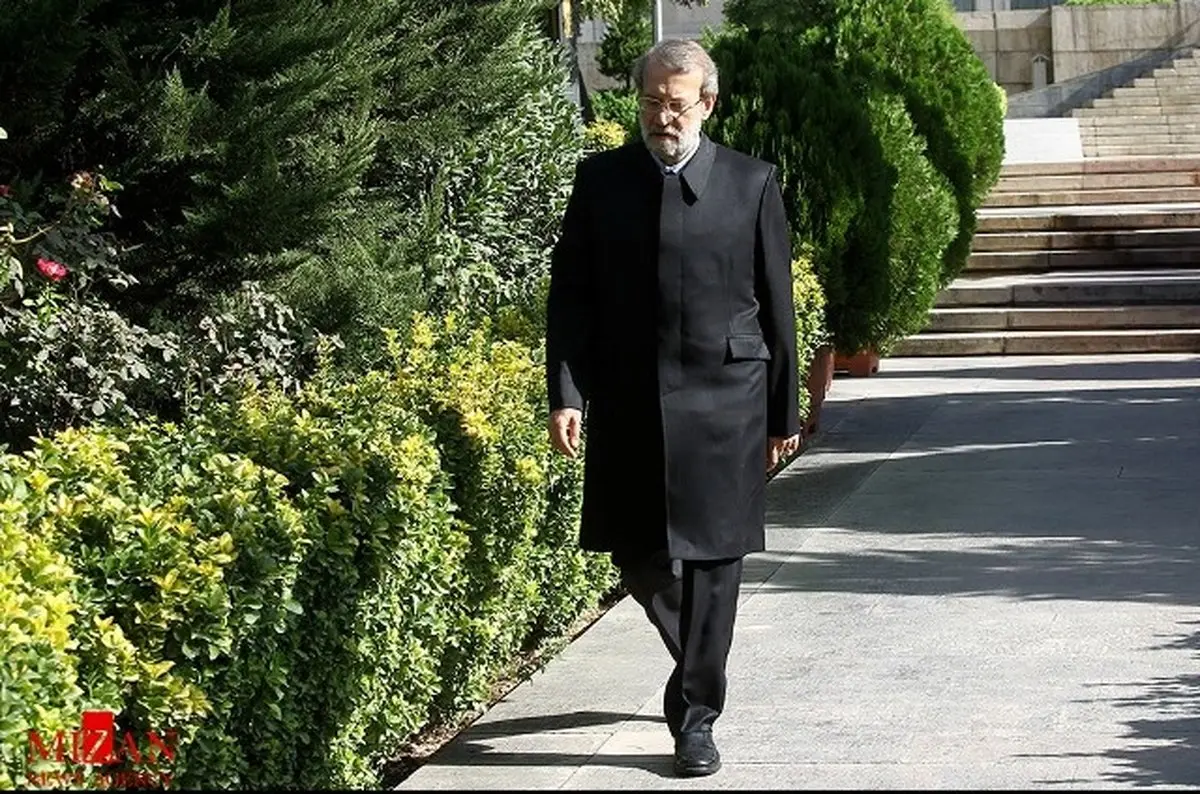 لاریجانی در لباس خادم امام رضا (ع)