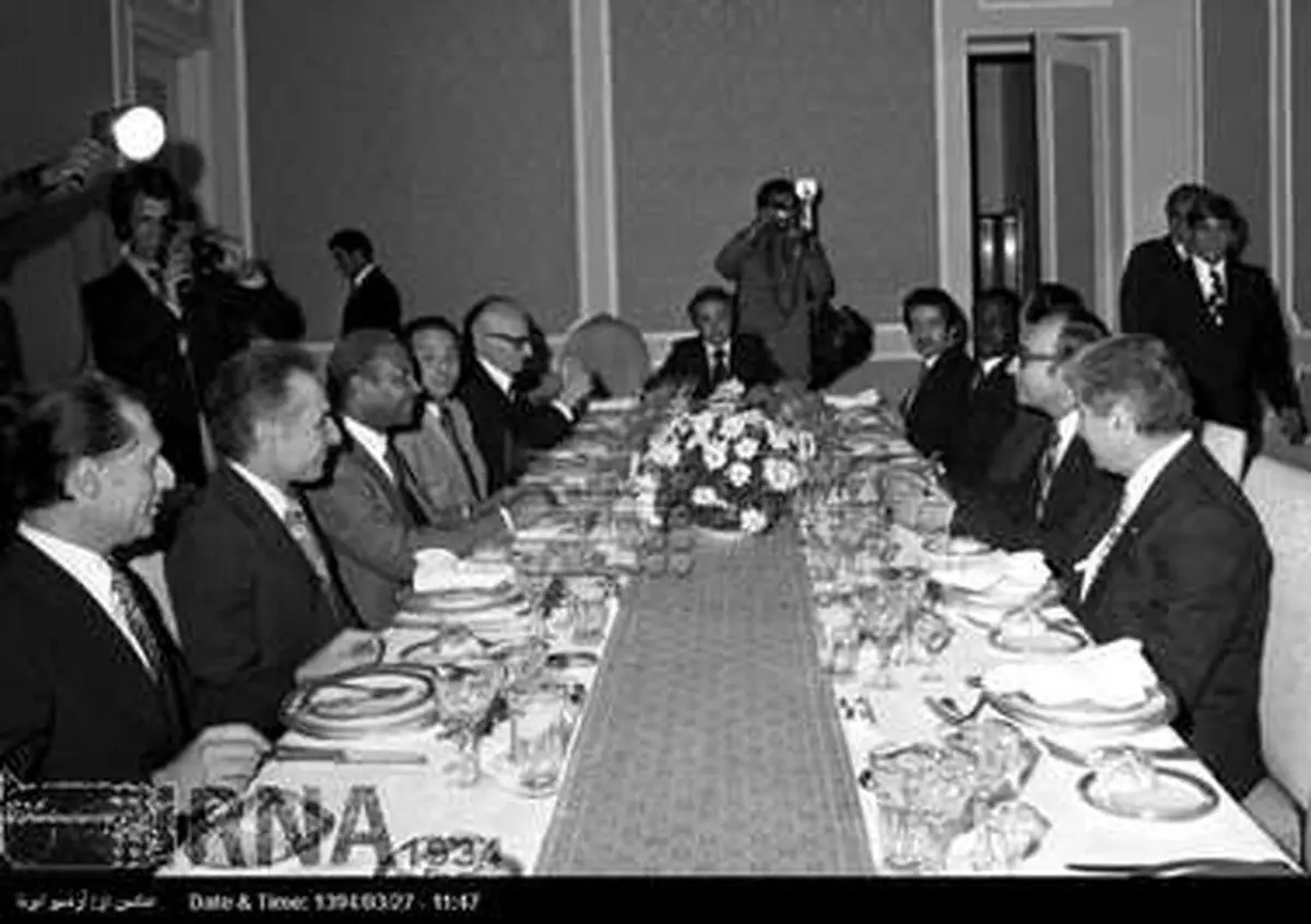 29 خرداد 1356 - سفر دبیر کل یونسکو به تهران/تصاویر