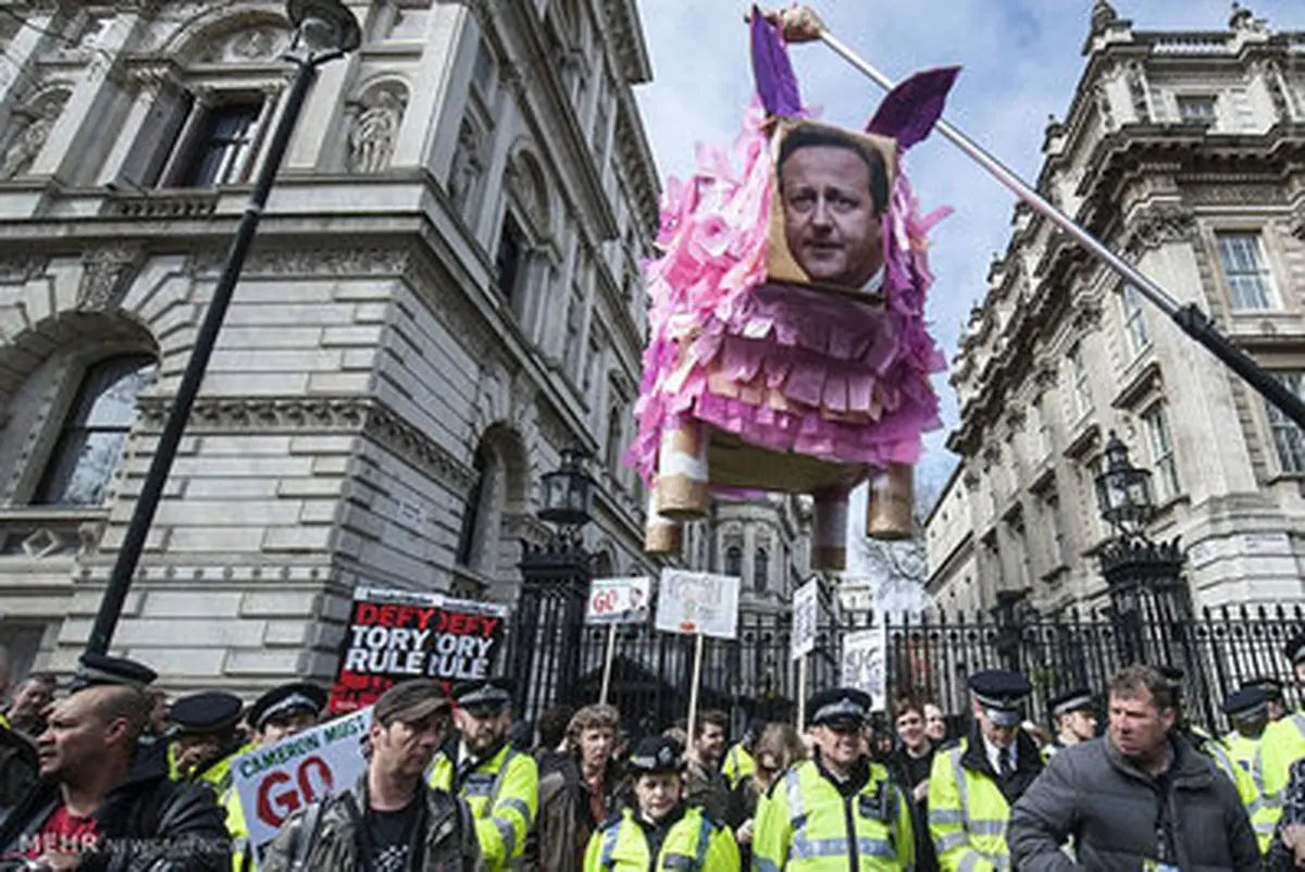 تظاهرات علیه جیمز کامرون در لندن/ تصاویر