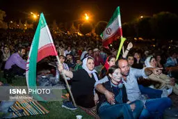 تماشای بازی ایران و پرتغال در کوچه پس کوچه‌های شهر/تصاویر