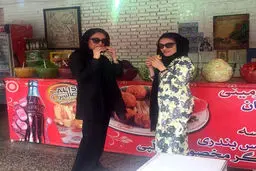 تصویر دیدنی از خانم بازیگر در فلافلی