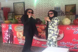 تصویر دیدنی از خانم بازیگر در فلافلی