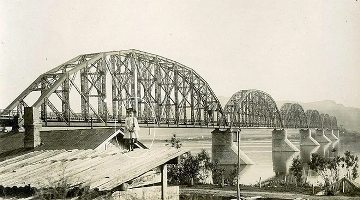 تصاویر/ ماجرای عجیب شبح دختر در تصاویر تاریخی!