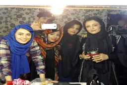 سلفی جدید و دسته جمعی بازیگران در اتاق گریم