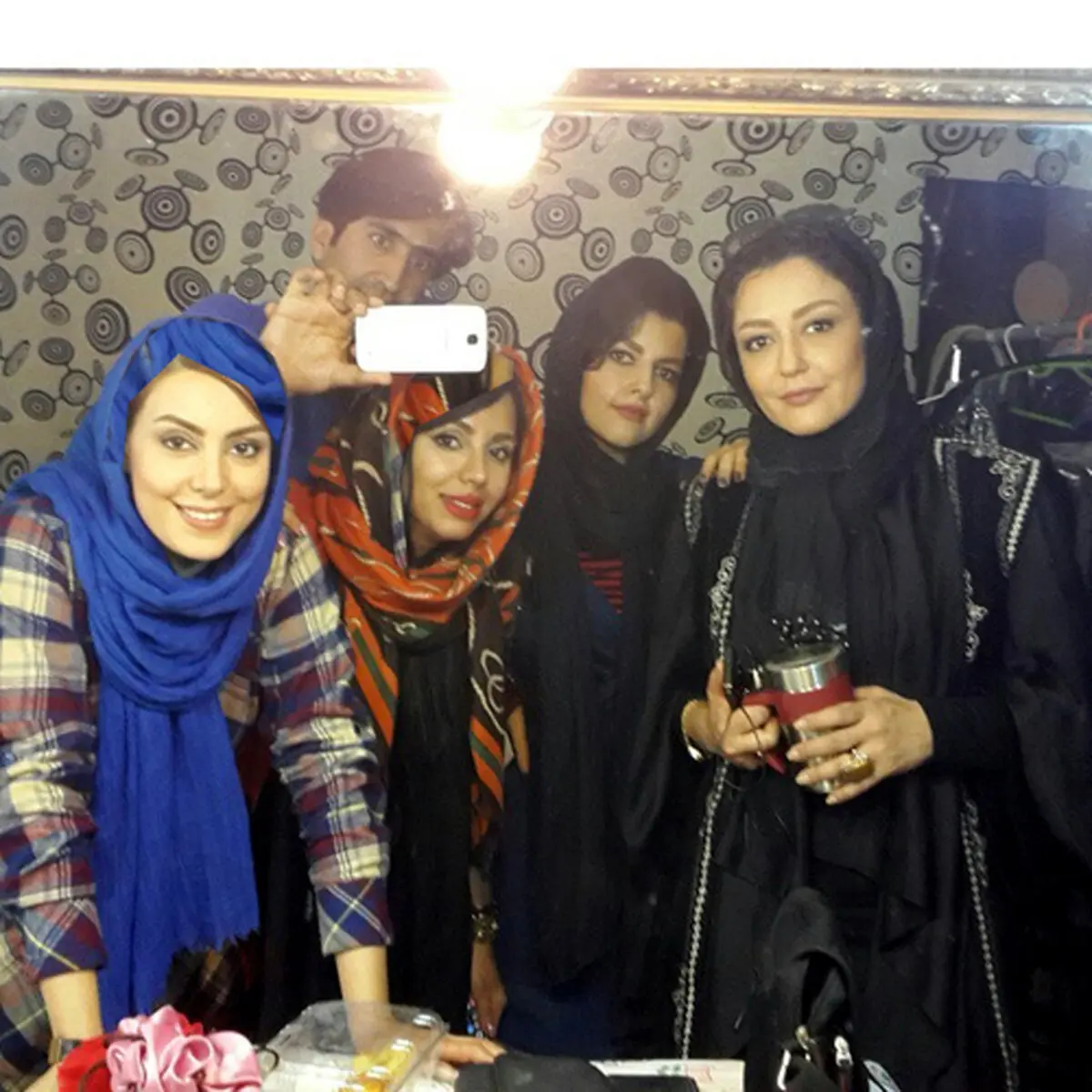 سلفی جدید و دسته جمعی بازیگران در اتاق گریم