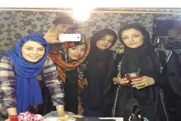 سلفی جدید و دسته جمعی بازیگران در اتاق گریم