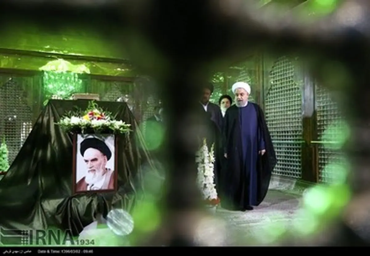 روایت تصویری از تجدید میثاق روحانی و اعضای دولت با امام راحل و شهیدان