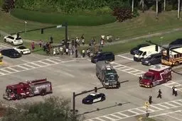 تیراندازی در یک دبیرستان در فلوریدای آمریکا/دستکم ۲۰ تن زخمی شدند