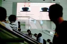 انتشار اسامی مفسدان اقتصادی روی بیلبورد/عکس