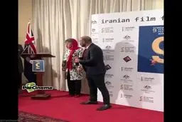 حرکت جالب محسن تنابنده، لحظه دریافت جایزه جشنواره فیلم‌های استرالیا+فیلم