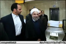 روحانی مترو سوار شد/ تصاویر