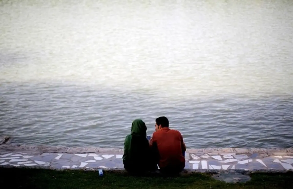 گزارش رسانه‌های خارجی از نگرانی دولت ایران از افزایش جوانان مجرد/همسریابی بر اساس قد، وزن، رنگ چشم و ...