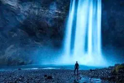 عکس زیبای نشنال جئوگرافیگ از آبشاری در ایسلند