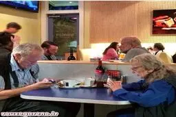 عکس: پیری در عصر مدرن!