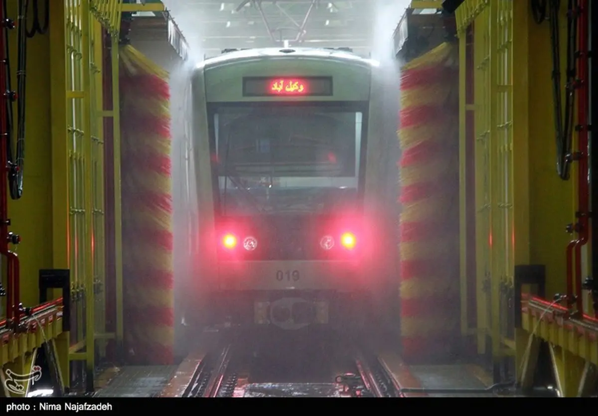 تصاویری جالب از شستشوی و تعمیرات واگن های قطارشهری