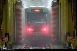 تصاویری جالب از شستشوی و تعمیرات واگن های قطارشهری